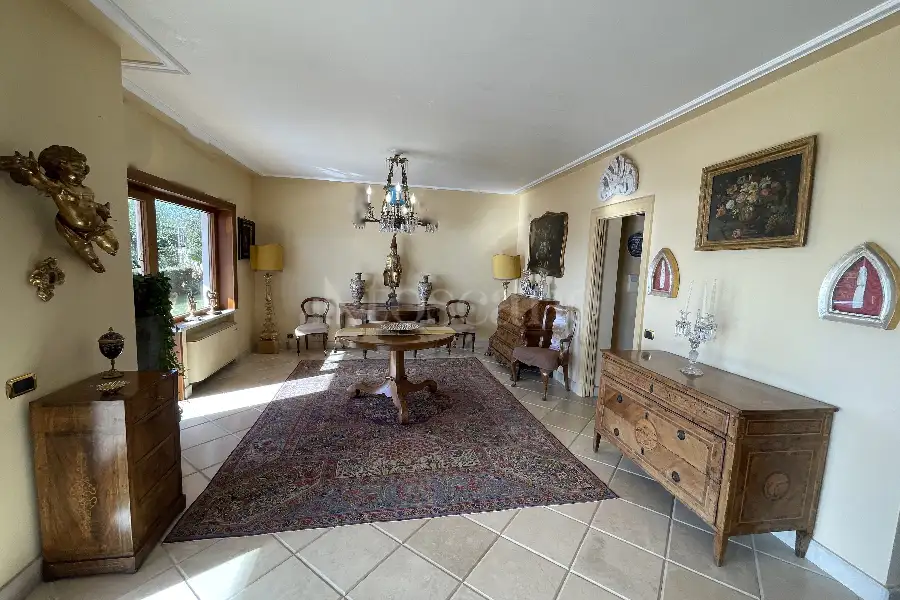 Villa in vendita di 500 mq a €1.500.000 (rif. 45/2025)