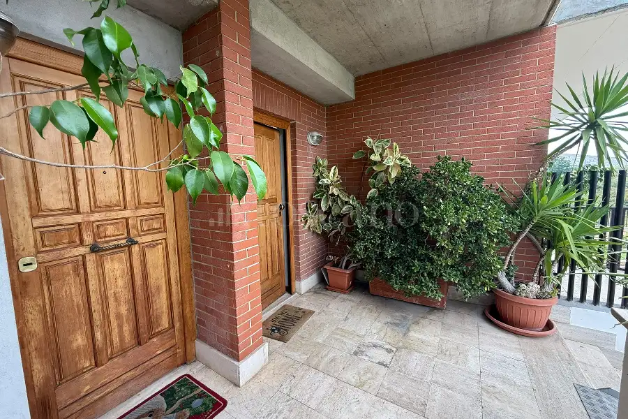 Villa Bifamiliare in vendita di 240 mq a €790.000 (rif. 10/2026)