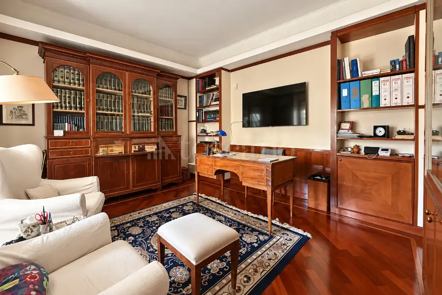 Attico in vendita di 225 mq a €948.000 (rif. 43/2026)