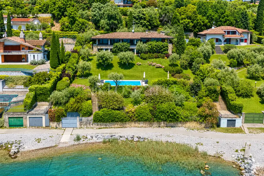 Villa in vendita di 750 mq a €6.400.000 (rif. 30/2024)