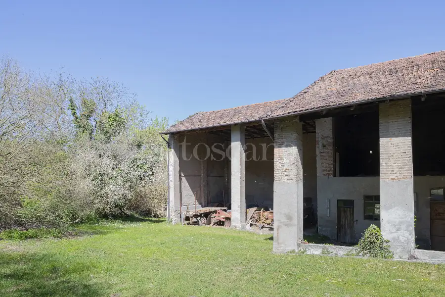 Casale in vendita di 1.000 mq a €1.150.000 (rif. 5/2026)