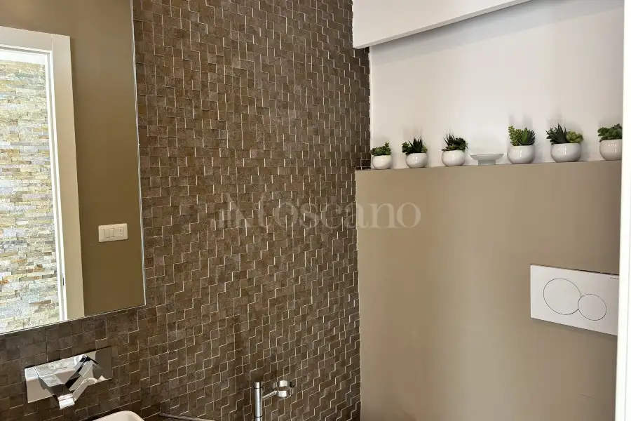 Villa Plurifamiliare in vendita di 250 mq a €1.050.000 (rif. 14/2026)