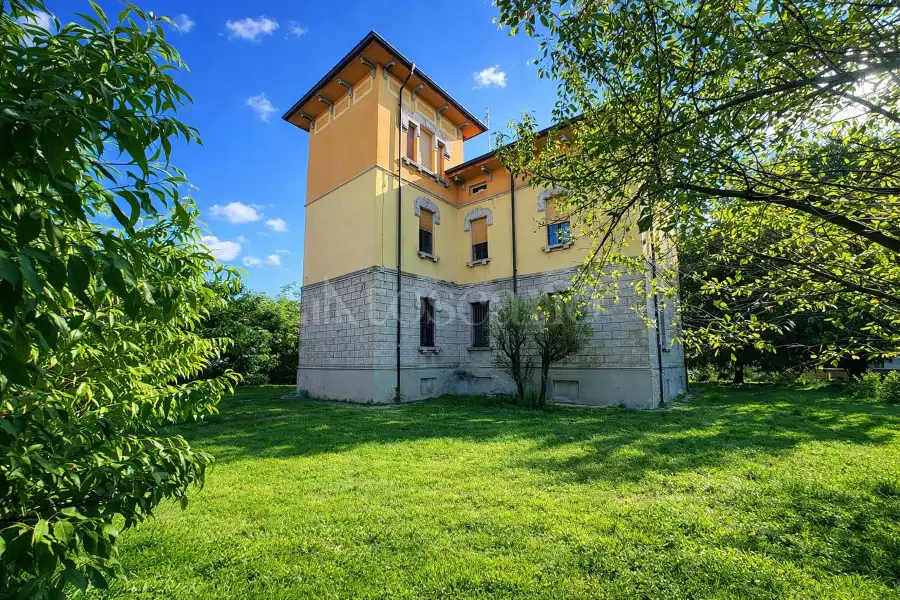 Villa Bifamiliare in vendita di 260 mq a €245.000 (rif. 50/2025)