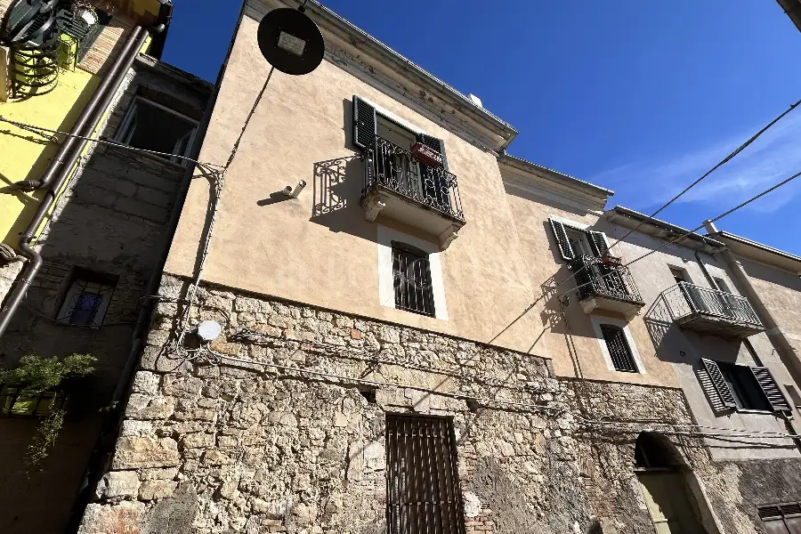 Palazzo in vendita di 200 mq a €165.000 (rif. 5/2026)