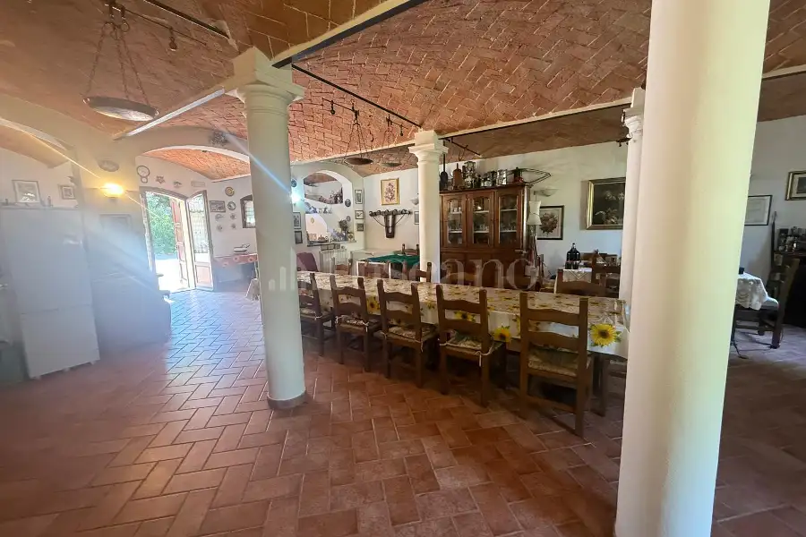 Casa Indipendente in vendita di 600 mq a €1.359.000 (rif. 49/2026)