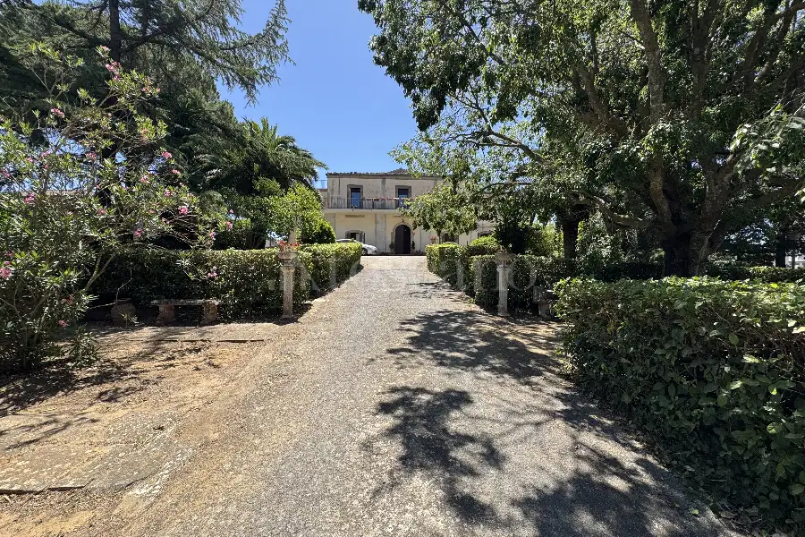 Villa in vendita di 433 mq a €350.000 (rif. 117/2025)