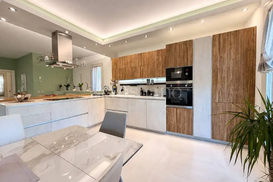 Villa in vendita di 240 mq a €595.000 (rif. 7/2026)