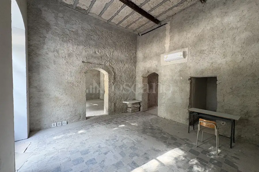 Palazzo in vendita di 813 mq a €1.250.000 (rif. 91/2026)