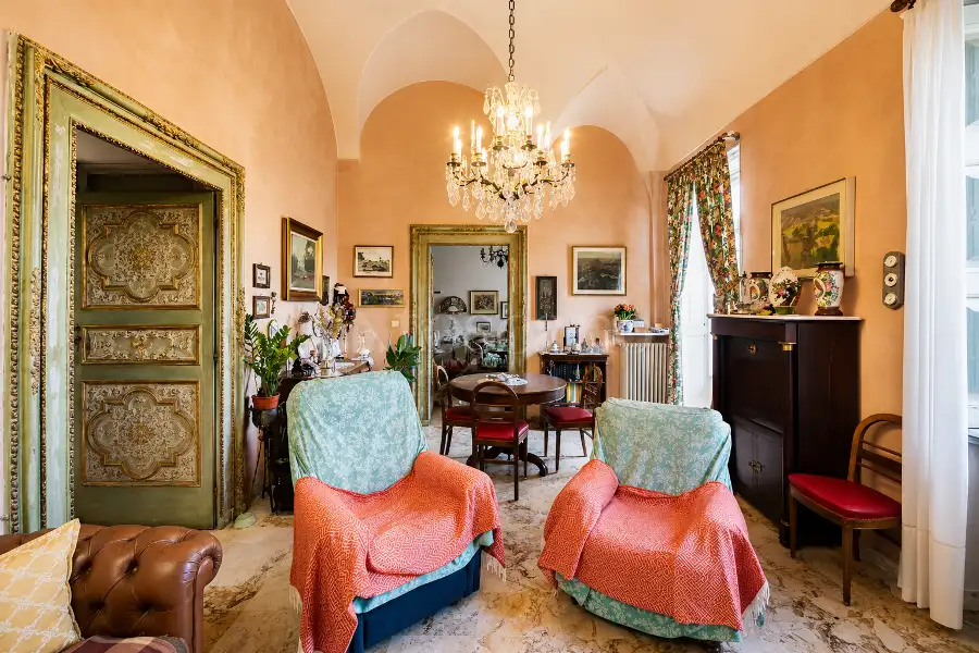 Casale in vendita di 1.000 mq a €1.150.000 (rif. 5/2026)