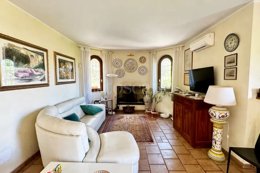 Villa in vendita di 356 mq a €779.000 (rif. 12/2026)
