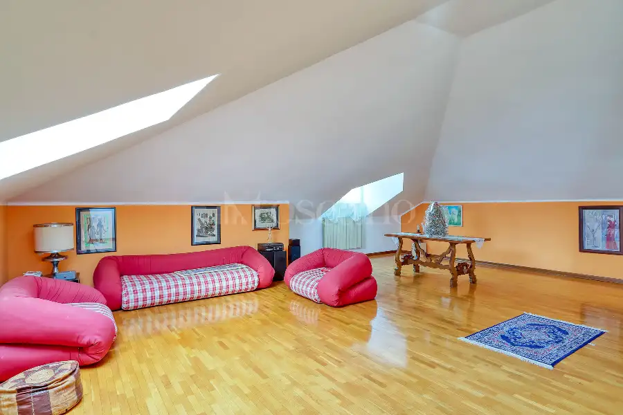 Villa in vendita di 370 mq a €410.000 (rif. 193/2026)