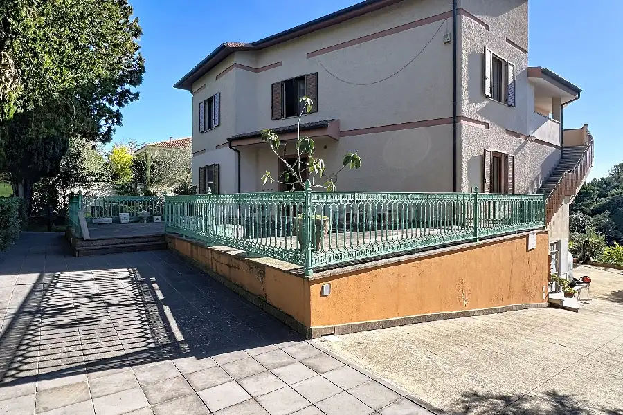 Villa in vendita di 630 mq a €670.000 (rif. 195/2025)