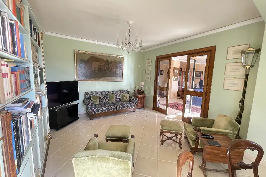 Villa in vendita di 500 mq a €1.500.000 (rif. 45/2025)