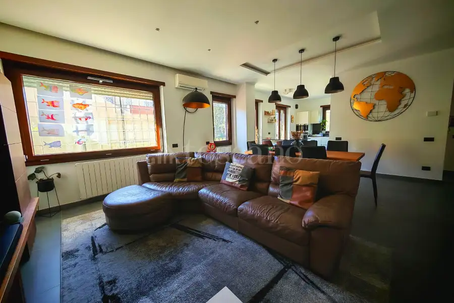 Villa Plurifamiliare in vendita di 280 mq a €589.000 (rif. 37/2025)