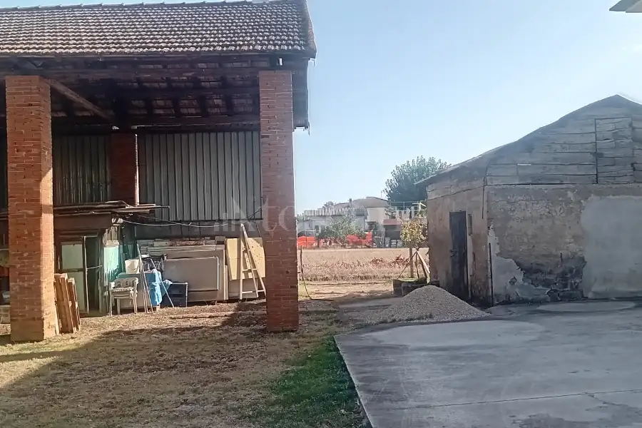 Casa Indipendente in vendita di 250 mq a €500.000 (rif. 106/2026)