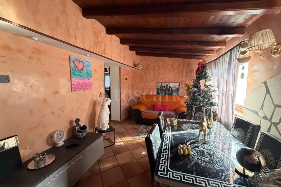 Villa Bifamiliare in vendita di 294 mq a €340.000 (rif. 6/2026)
