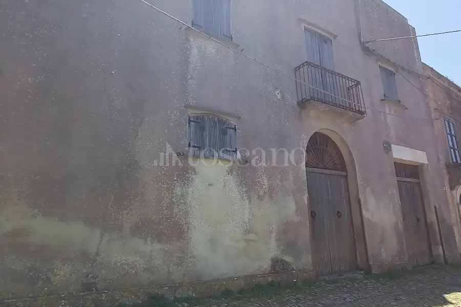Casa in vendita di 480 mq a €450.000 (rif. 37/2026)