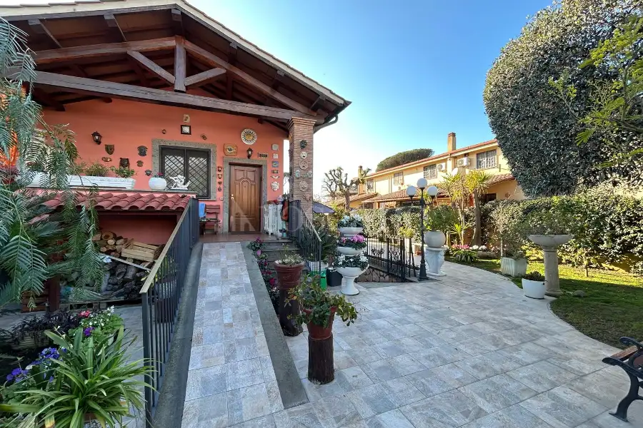 Villa Plurifamiliare in vendita di 150 mq a €435.000 (rif. 11/2025)