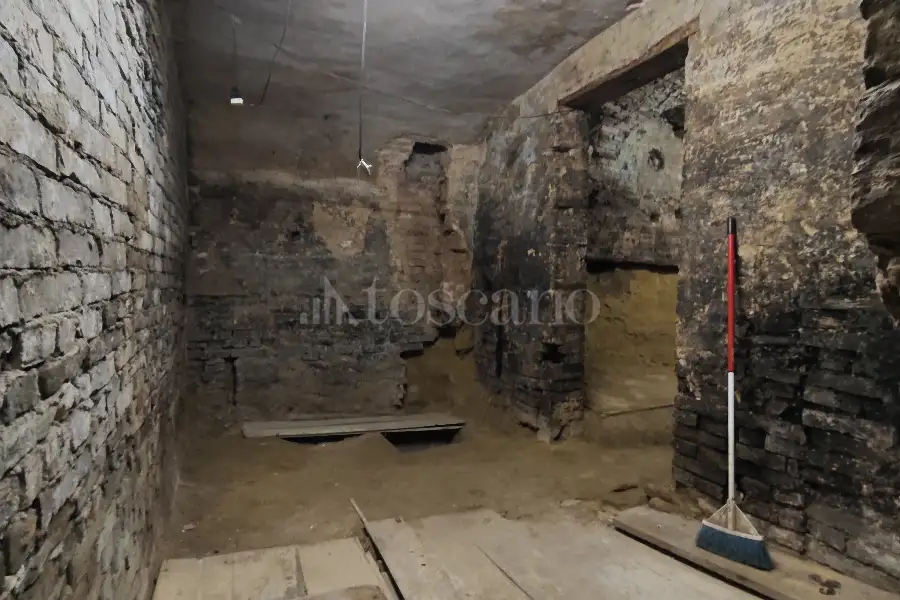 Garage in vendita di 120 mq a €90.000 (rif. 37/2024)
