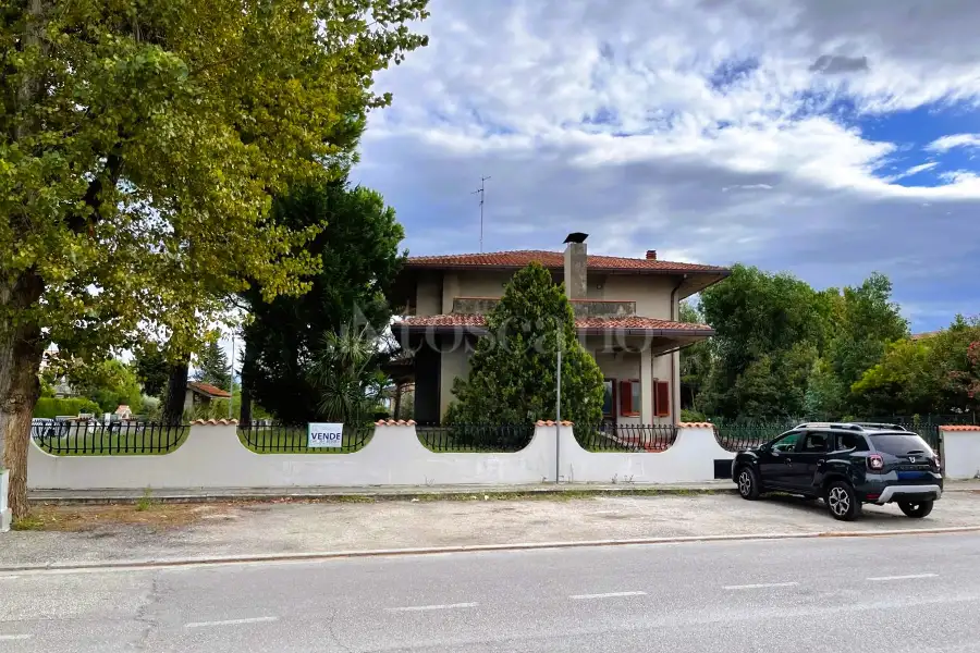 Villa in vendita di 305 mq a €650.000 (rif. 12/2025)