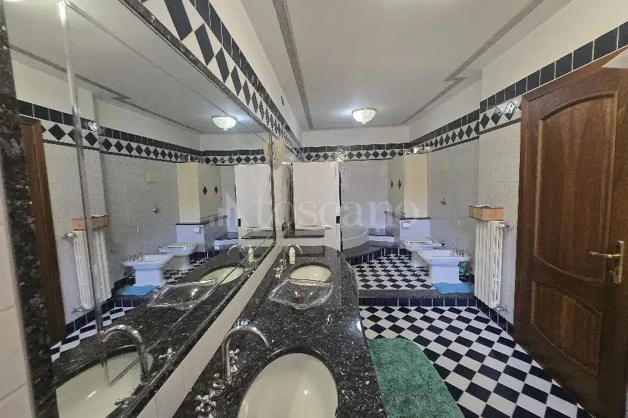 Casa Indipendente in vendita di 410 mq a €615.000 (rif. 40/2025)