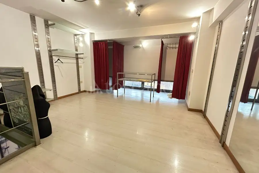 Negozio in affitto di 70 mq a €2.500 (rif. 1/2025)
