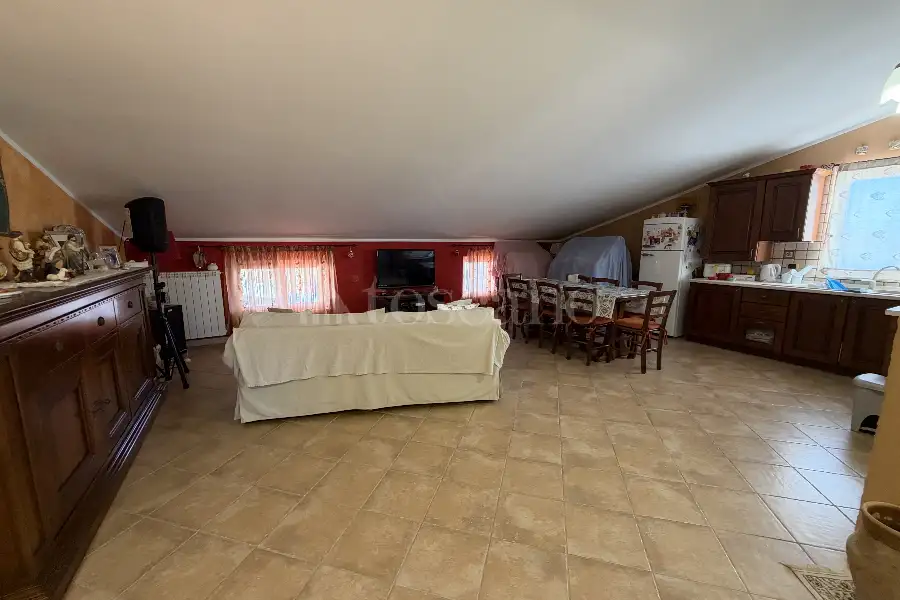 Villa Plurifamiliare in vendita di 400 mq a €399.000 (rif. 137/2026)