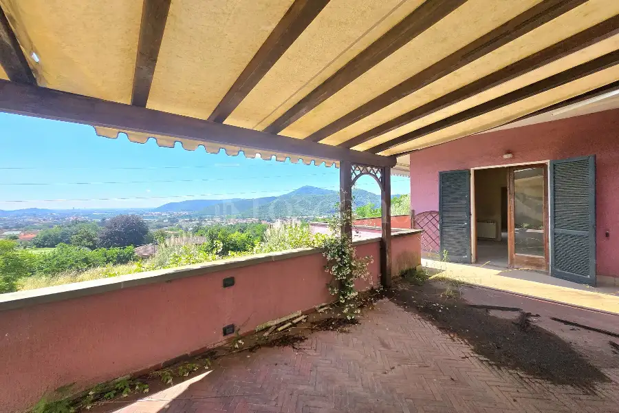 Villa in vendita di 200 mq a €780.000 (rif. 38/2026)
