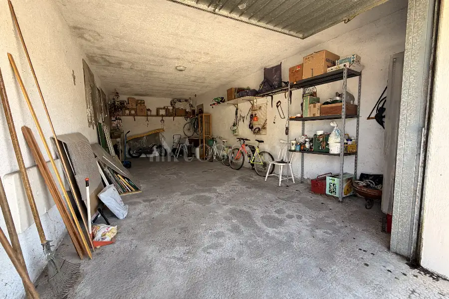 Box in vendita di 38 mq a €25.000 (rif. 28/2026)