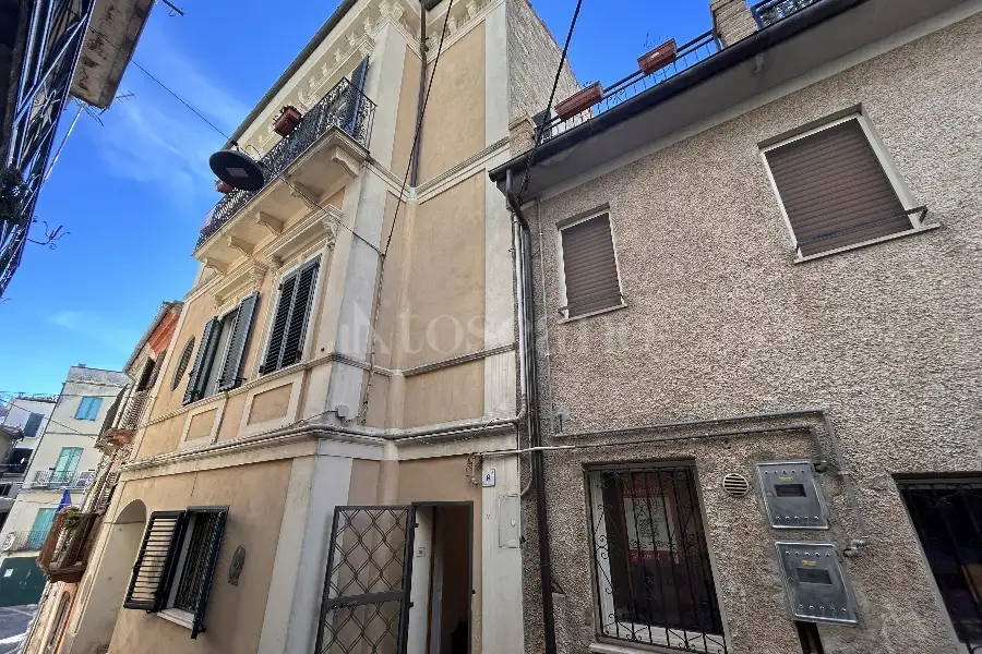 Palazzo in vendita di 200 mq a €165.000 (rif. 5/2026)