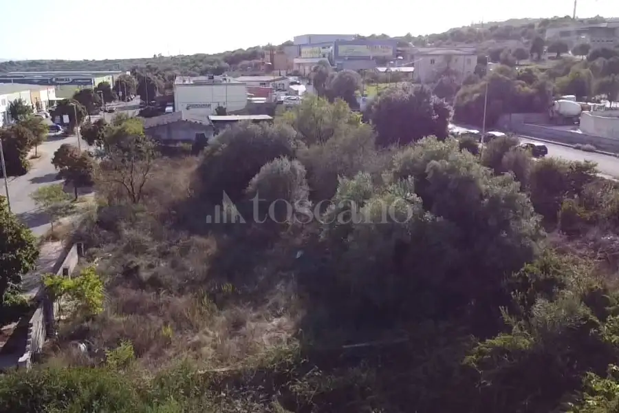 Edificabile Industriale in vendita di 9.000 mq a €400.000 (rif. 156/2025)