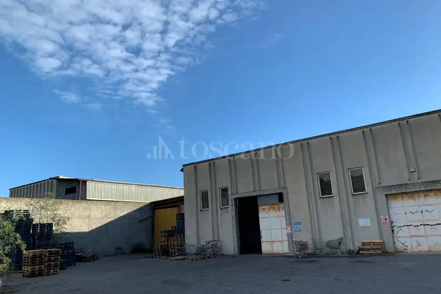 Capannone in affitto di 2.800 mq a €4.300 (rif. 49/2025)