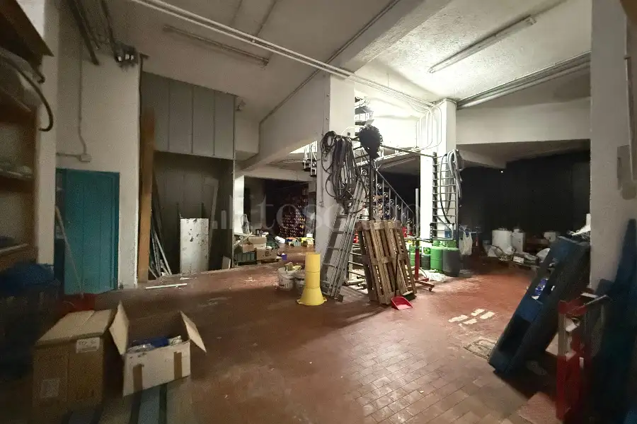 Negozio in vendita di 350 mq a €339.000 (rif. 6/2026)
