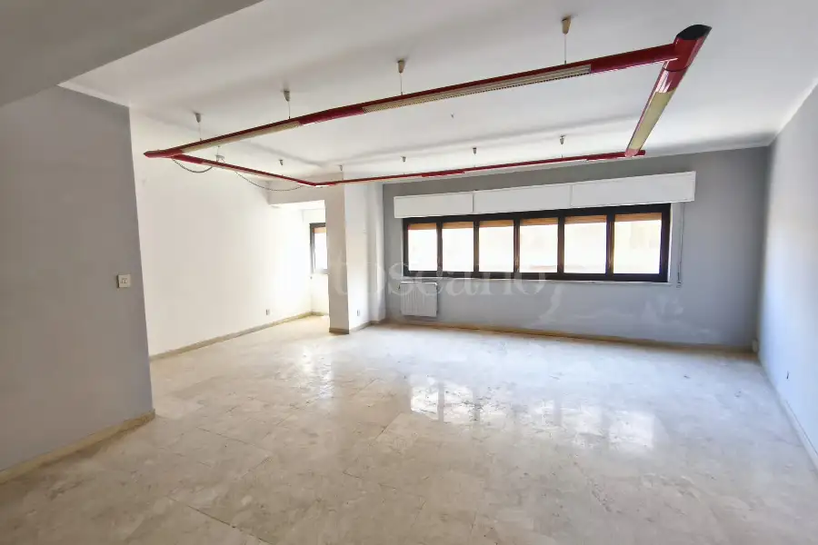 Ufficio in affitto di 100 mq a €750 (rif. 98/2026)