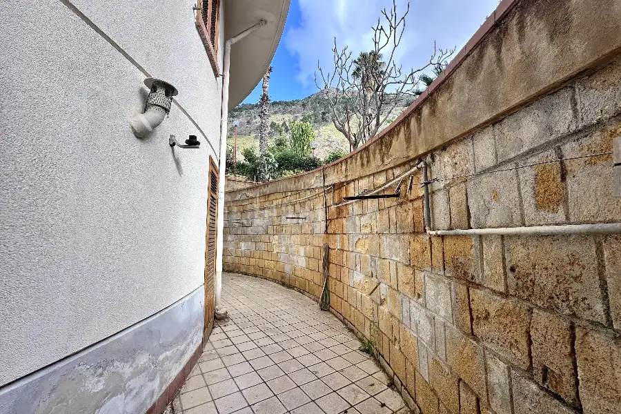 Villa in vendita di 565 mq a €995.000 (rif. 3/2026)
