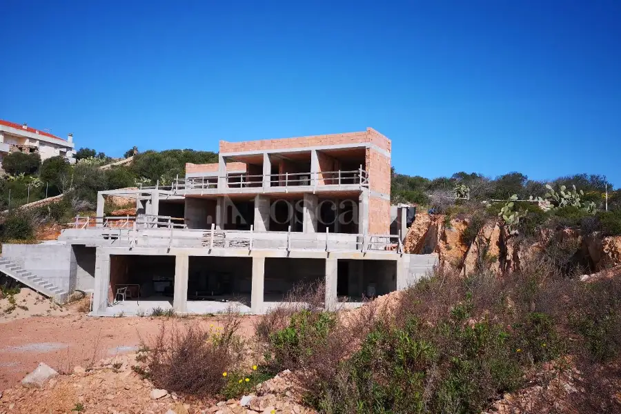 Villa in vendita di 400 mq a €745.000 (rif. 8/2026)