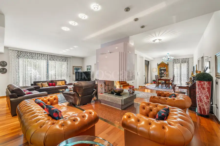 Villa in vendita di 420 mq a €2.700.000 (rif. 31/2025)