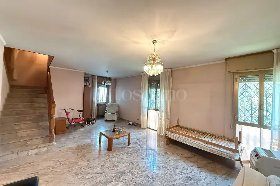 Casa Indipendente in vendita di 280 mq a €350.000 (rif. 1/2026)