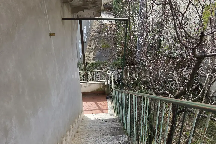 Villa Bifamiliare in vendita di 276 mq a €159.000 (rif. 10/2026)