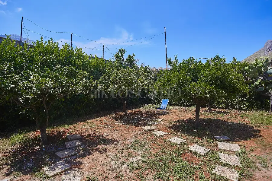 Villa Plurifamiliare in vendita di 550 mq a €1.200.000 (rif. 13/2026)