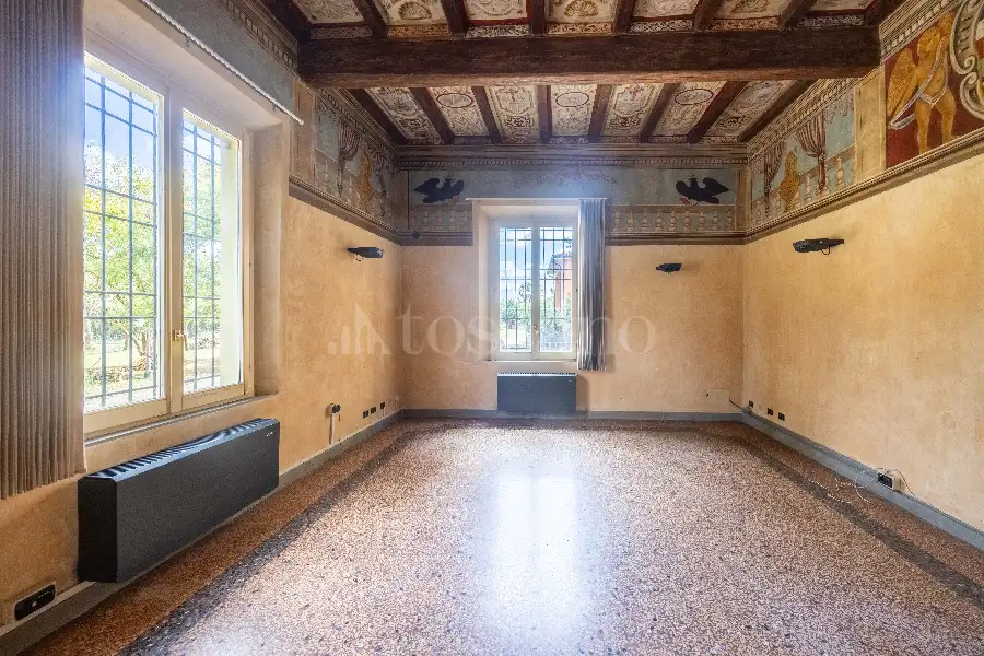 Villa in vendita di 2.660 mq a €950.000 (rif. 43/2025)