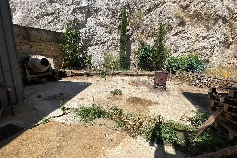 Capannone in vendita di 400 mq a €275.000 (rif. 36/2026)