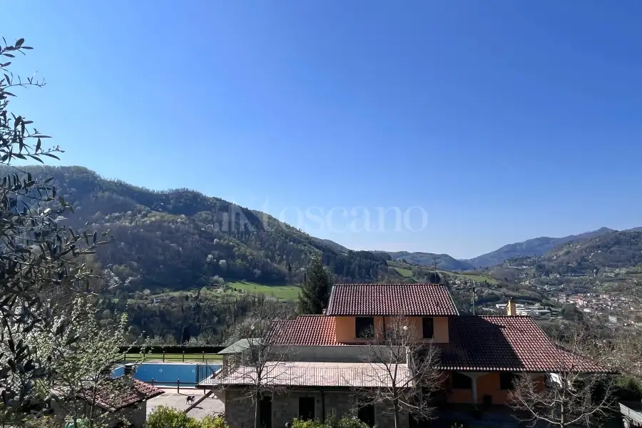Villa in vendita di 300 mq a €825.000 (rif. 24/2025)