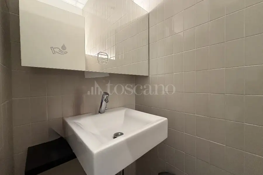 Negozio in vendita di 530 mq a €2.300.000 (rif. 65/2026)