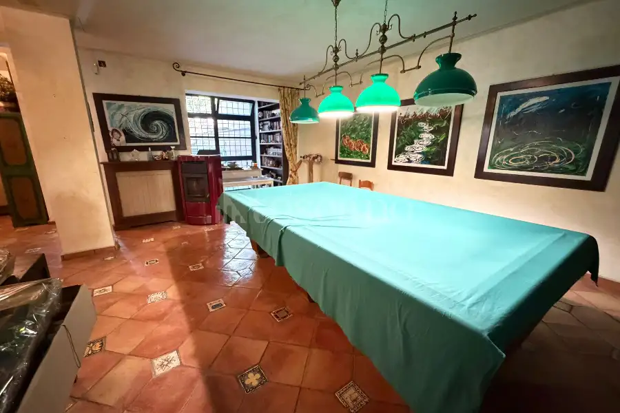 Villa Plurifamiliare in vendita di 430 mq a €395.000 (rif. 19/2026)