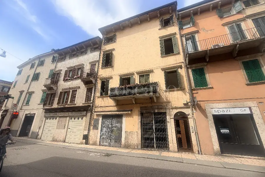Negozio in affitto di 85 mq a €1.300 (rif. 21/2026)