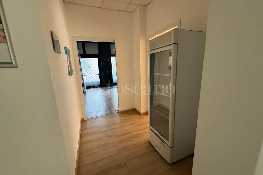 Negozio in affitto di 104 mq a €4.000 (rif. 13/2026)