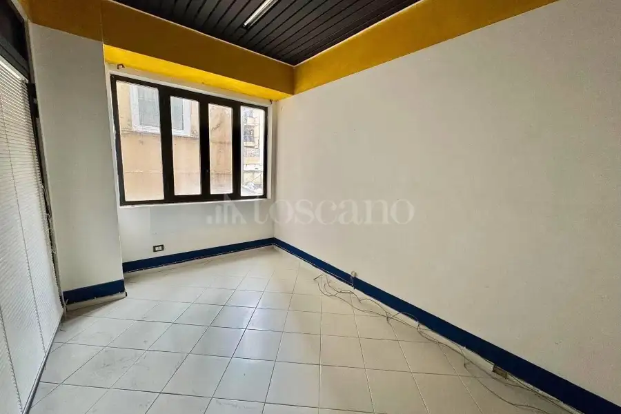 Ufficio in affitto di 300 mq a €1.000 (rif. 23/2026)