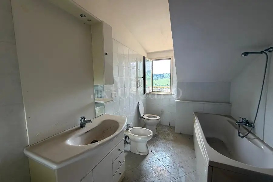 Casa Indipendente in vendita di 400 mq a €210.000 (rif. 46/2026)