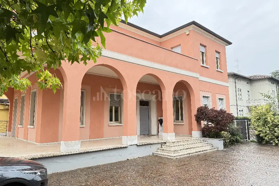 Villa in vendita di 384 mq a €650.000 (rif. 48/2025)